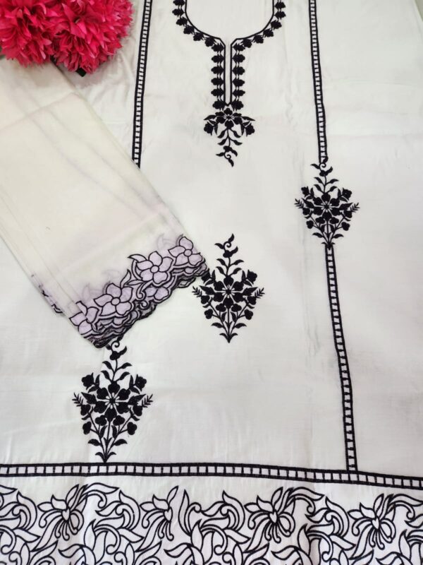 Full front embroidered cotton suit with embroidered sleeves +embroidered organza dupatta - Image 3