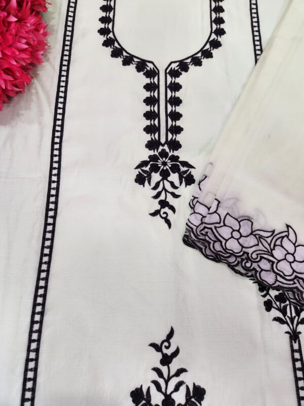 Full front embroidered cotton suit with embroidered sleeves +embroidered organza dupatta - Image 4