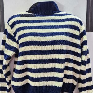 White Blue beggy woolen crop top