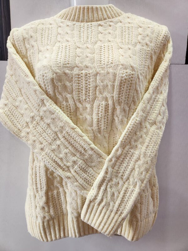 WOOLY WHITE WOVEN TOP