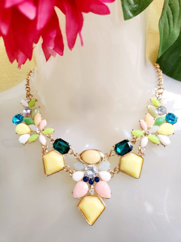 New Stylish Multi colour Necklace For Girls And Women