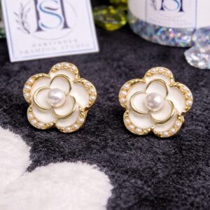 The Vintage Camellia Stud